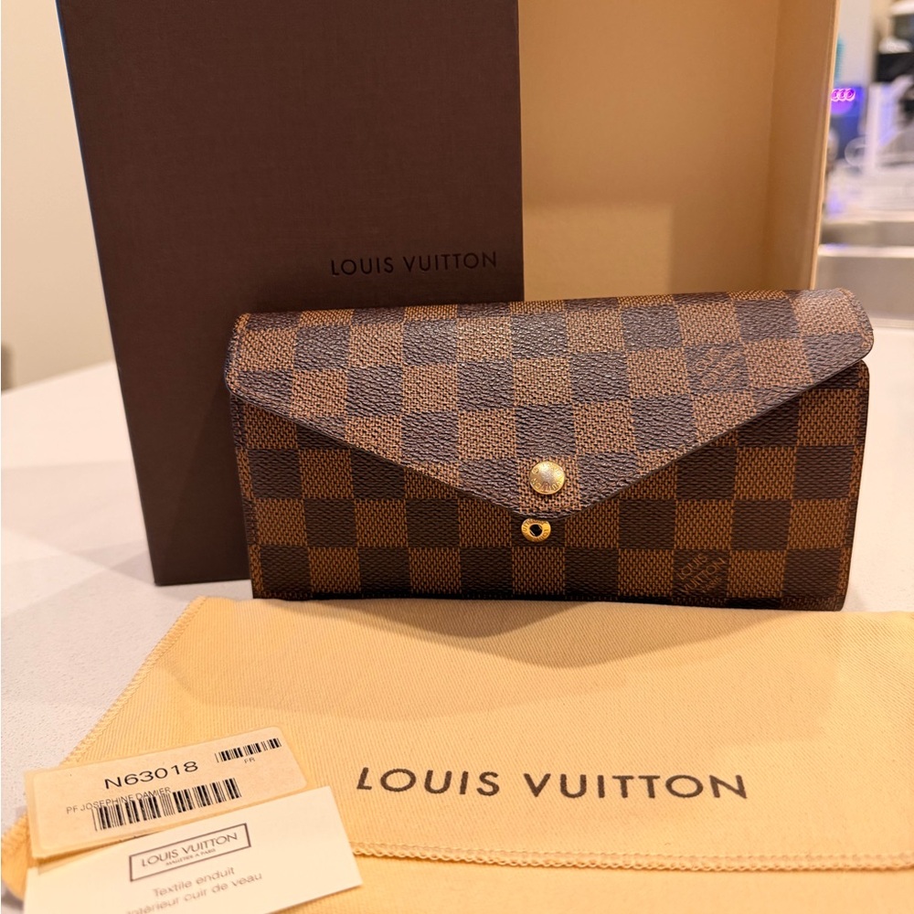 Louis Vuitton Damier Ebene Wallet with Gold Accent - Picture 10 of 10